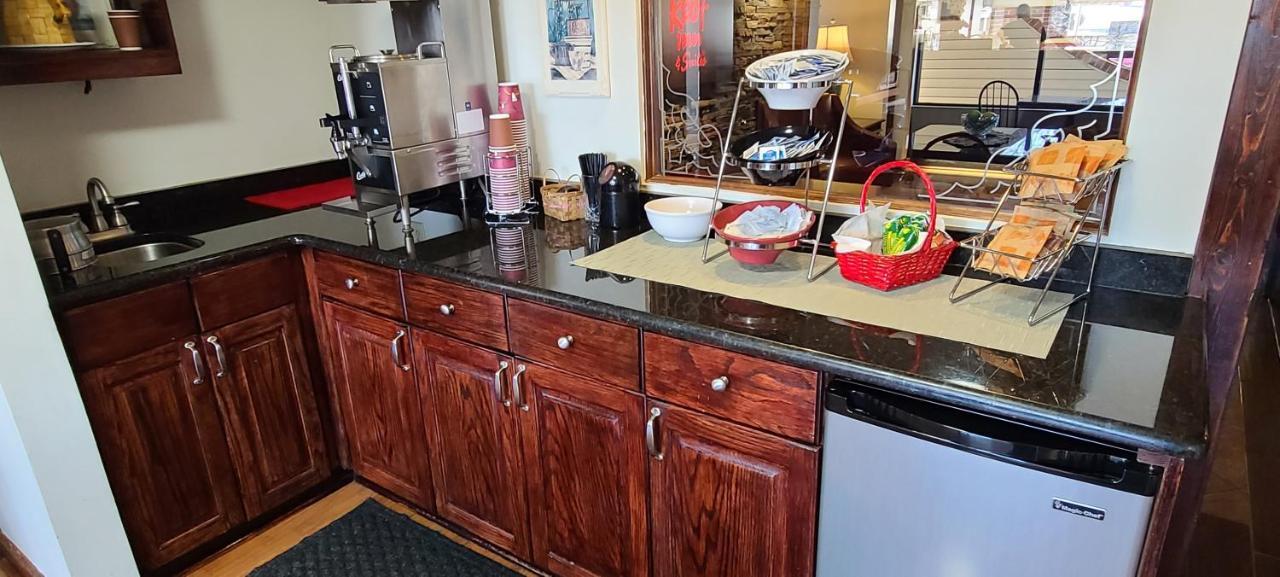 Red Roof Inn & Suites Cornelius - Lake Norman Esterno foto