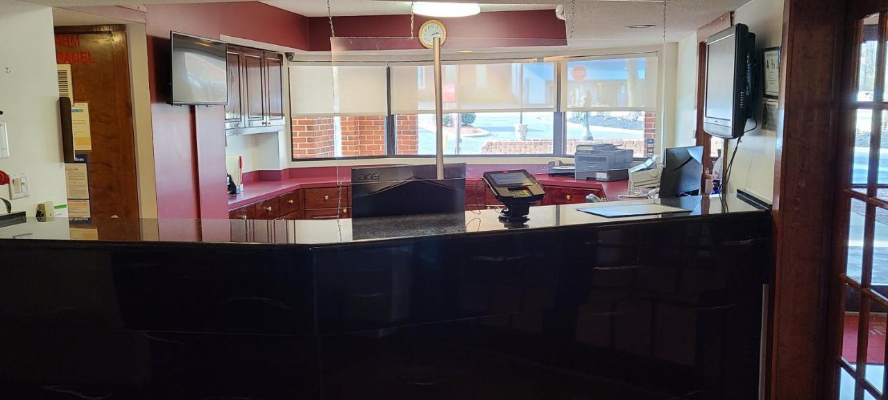 Red Roof Inn & Suites Cornelius - Lake Norman Esterno foto