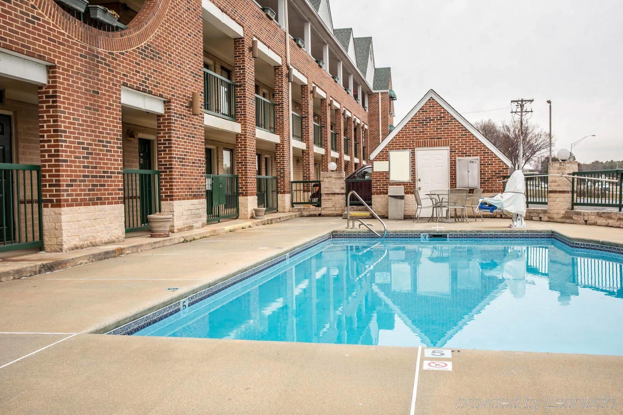 Red Roof Inn & Suites Cornelius - Lake Norman Esterno foto