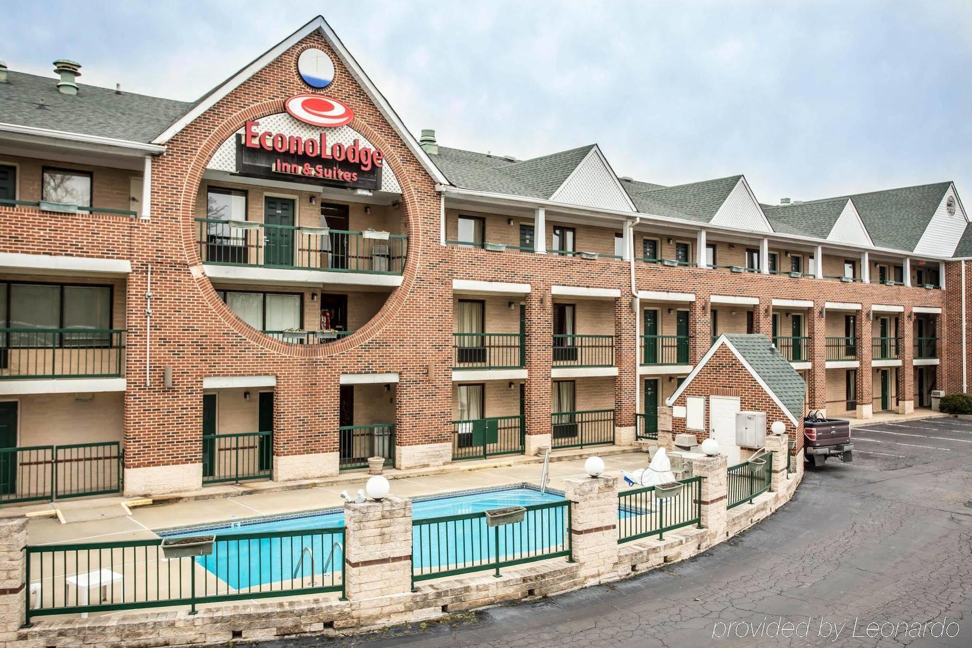 Red Roof Inn & Suites Cornelius - Lake Norman Esterno foto