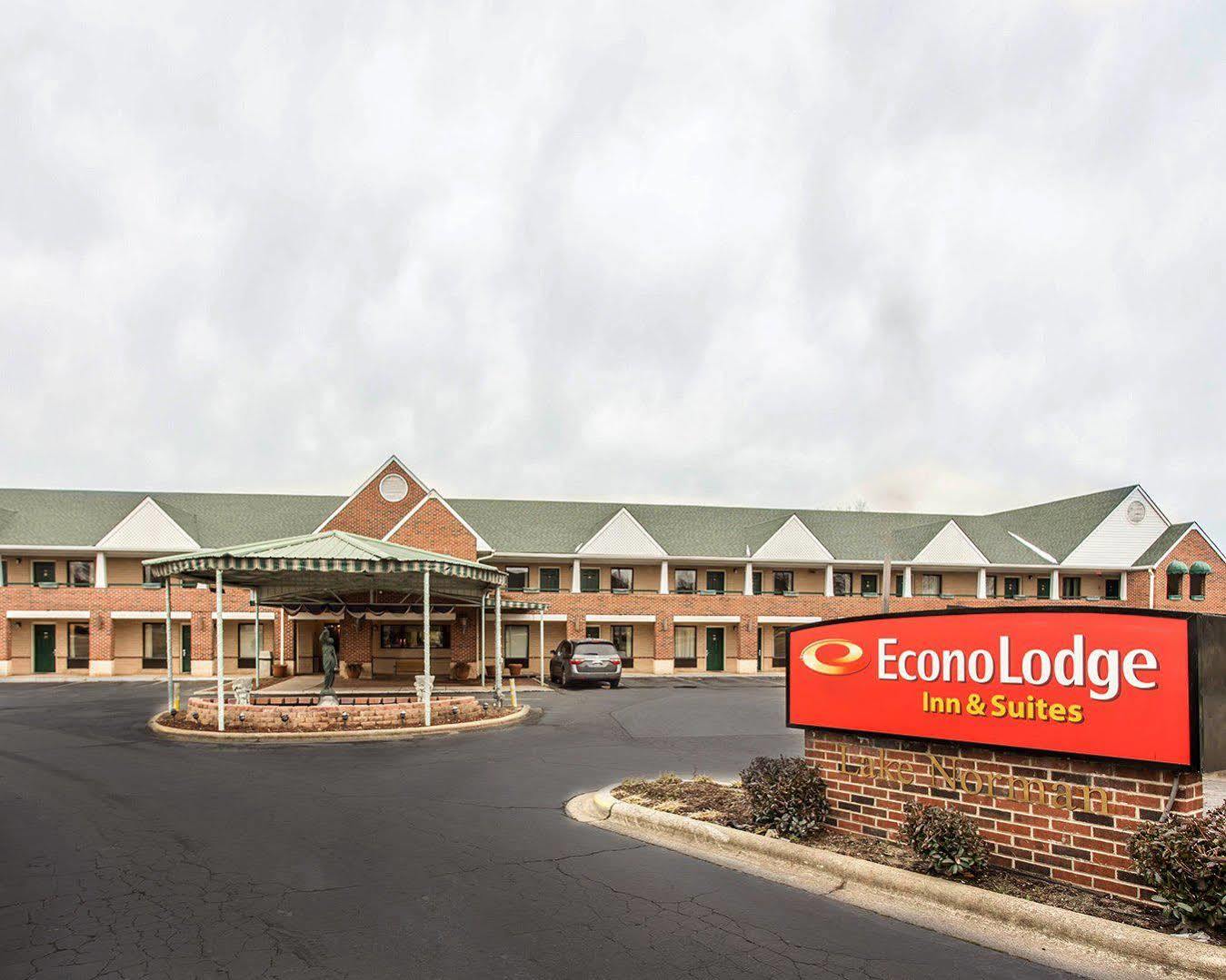 Red Roof Inn & Suites Cornelius - Lake Norman Esterno foto