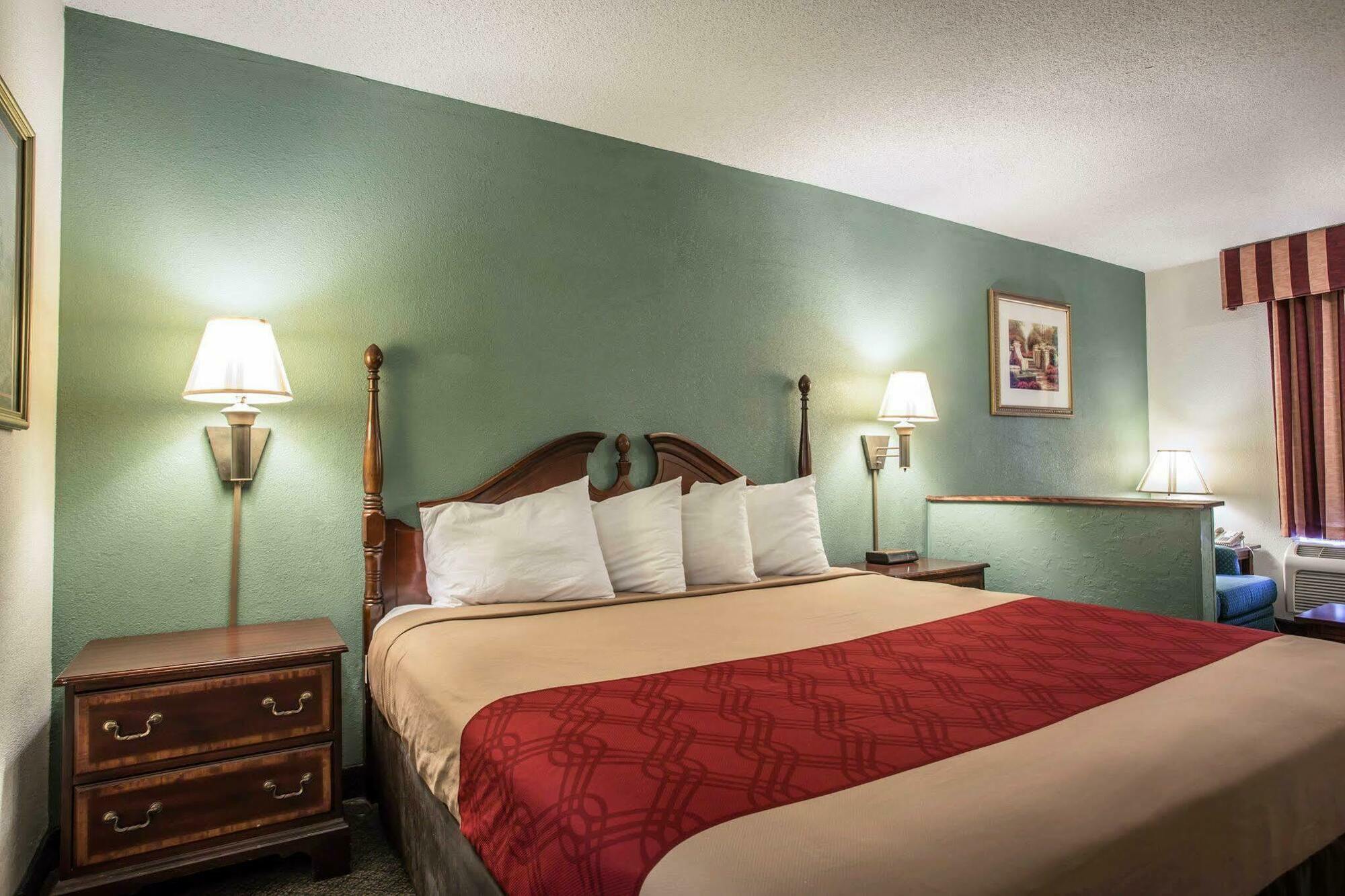 Red Roof Inn & Suites Cornelius - Lake Norman Esterno foto